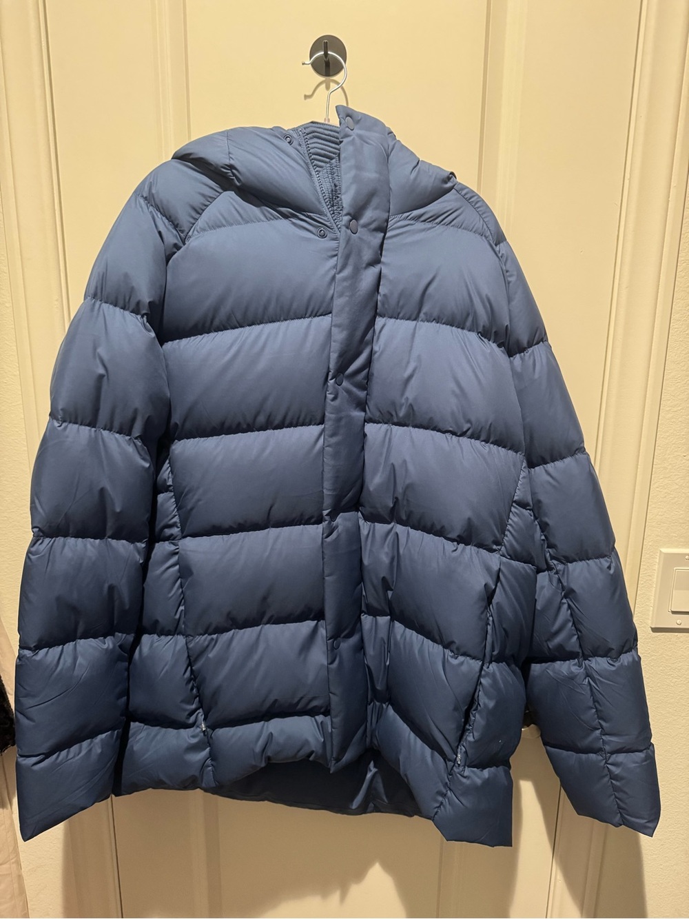 lululemon athletica Men's Deep Blue Quilted Puffer Jacket with Hood